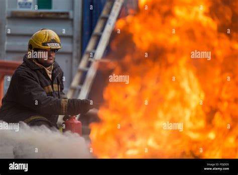 offshore firefighter jobs.